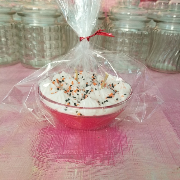 Apple Pie Scented, 4oz Candle, Whipped Topping, Highly Scented, 100% Soy Wax - Picture 2 of 4